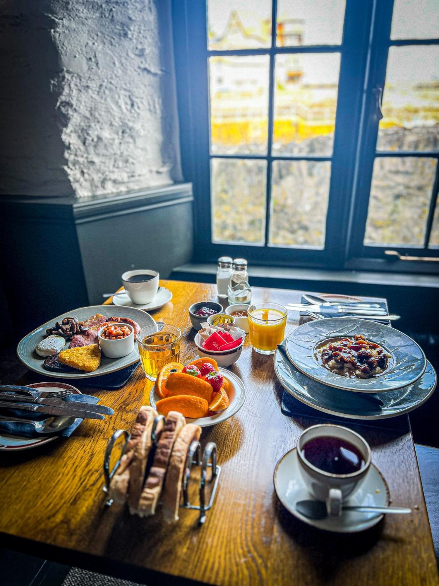 Rock House Hotel リントン エクステリア 写真